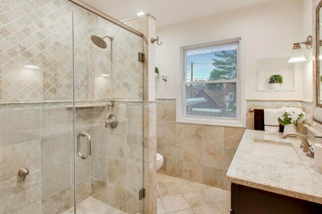 Building Photo - 403 Dalton Ave