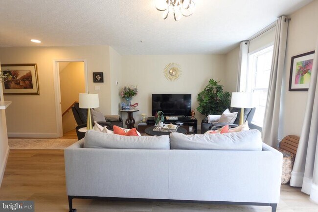 Building Photo - 1424 Falcon Nest Ct