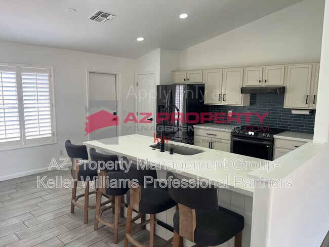 Building Photo - 2447 S 80th Ln