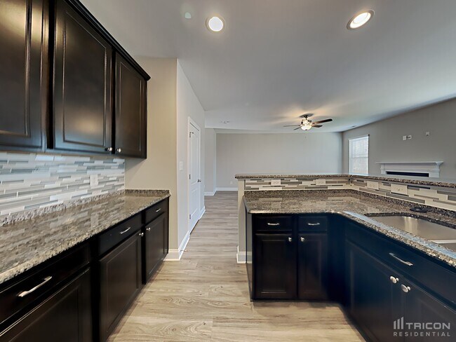 Building Photo - 4428 Redfern Pl