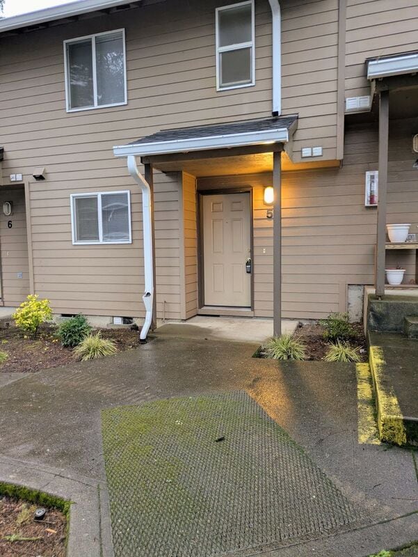 Building Photo - 17979 SW 115th Ave