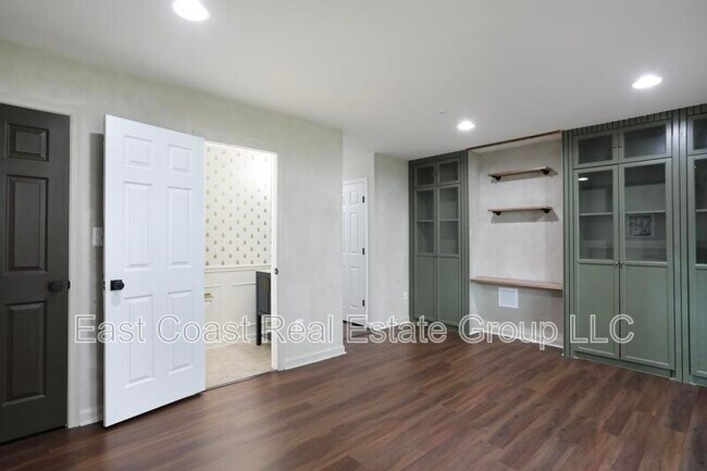 Building Photo - 5957 Whelan Ln