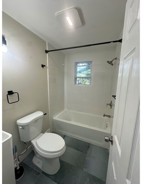 Building Photo - 36 Mahl Ave