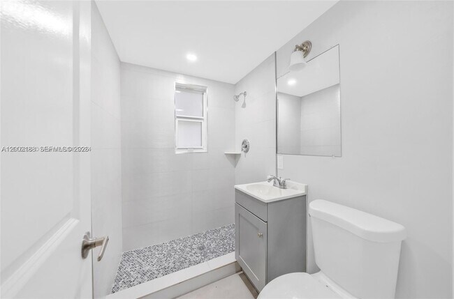 Building Photo - 1140 NW 1st Pl