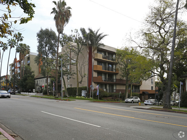 Building Photo - Hollywood Vista