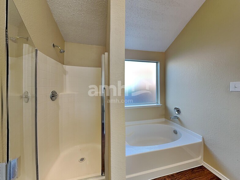 Building Photo - 2012 Cone Flower Dr