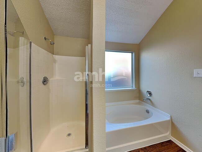 Building Photo - 2012 Cone Flower Dr