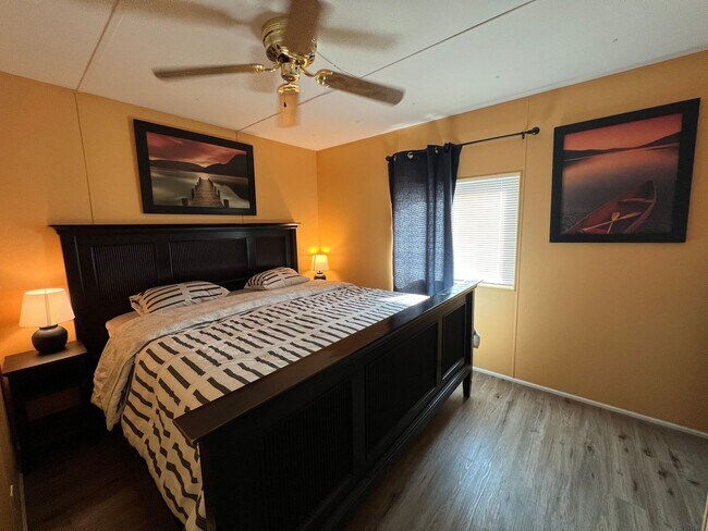 Building Photo - FURNISHED WINTER RETREAT!