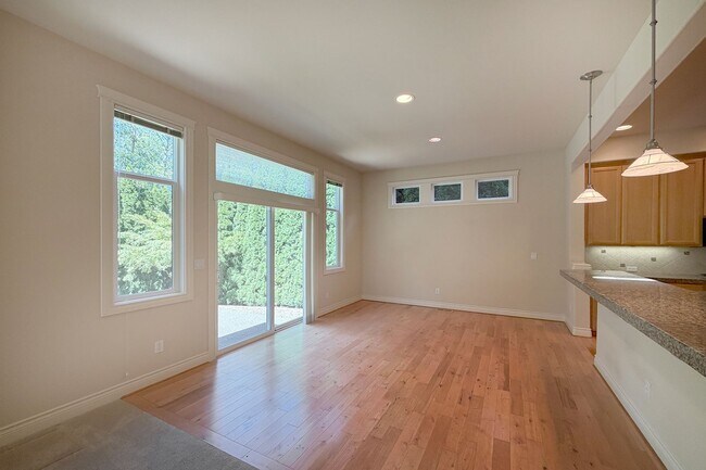Building Photo - 3Bd/2.5Ba Redmond Home