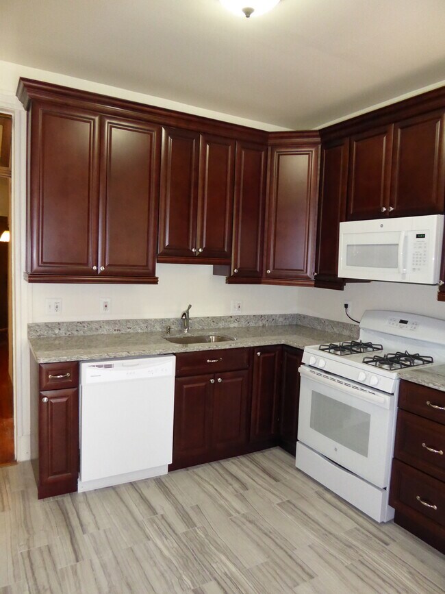 Building Photo - 218 9th St NE