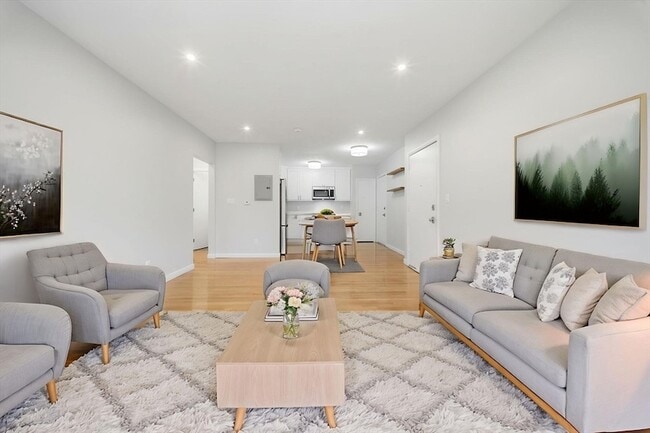 Building Photo - 11 Schubert St