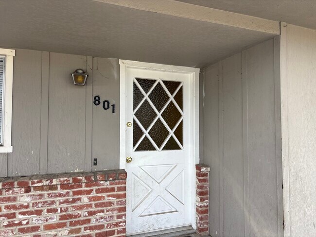 Building Photo - 801 N Akers St