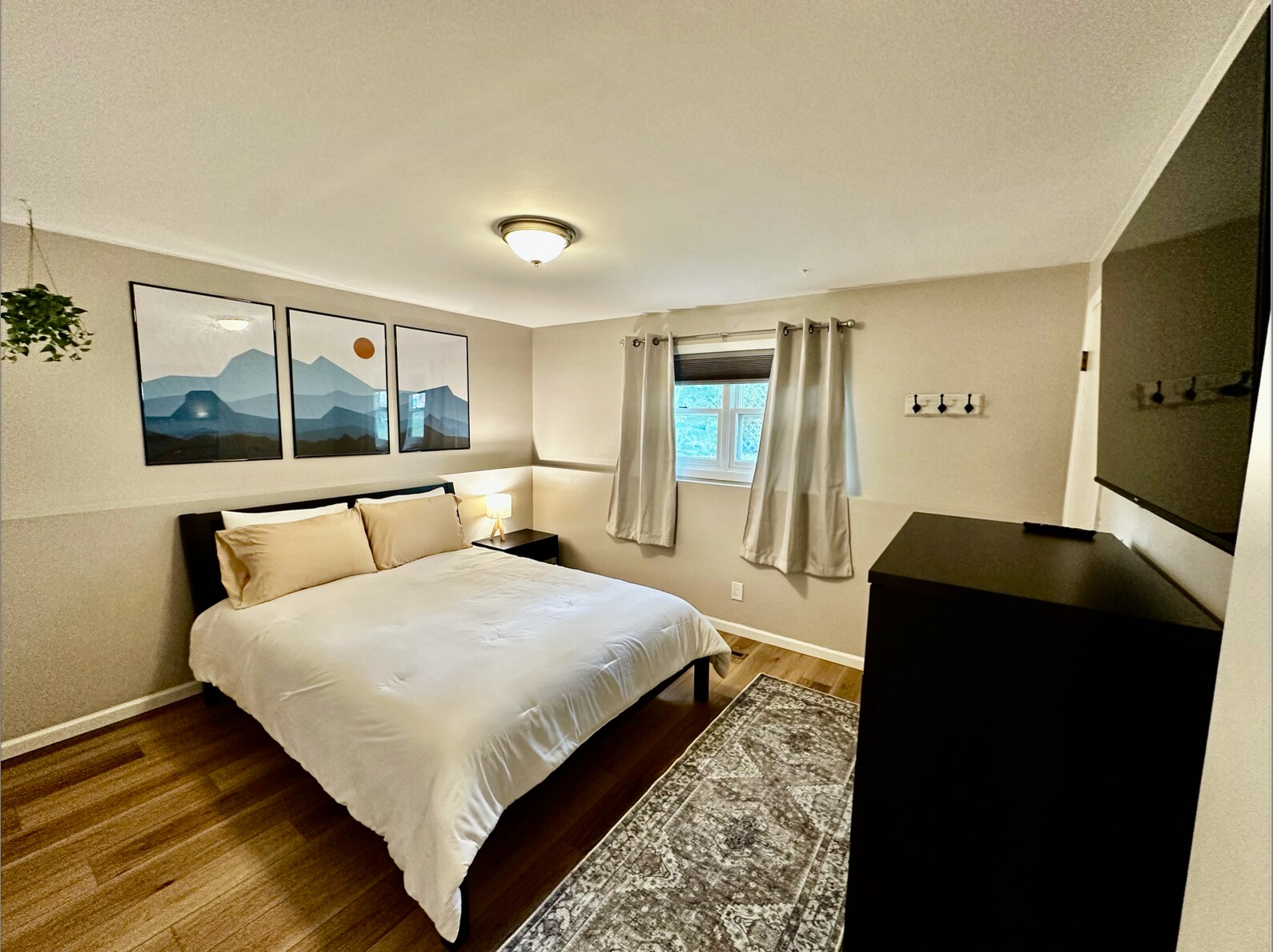 Building Photo - 5801 Williamsburg Way