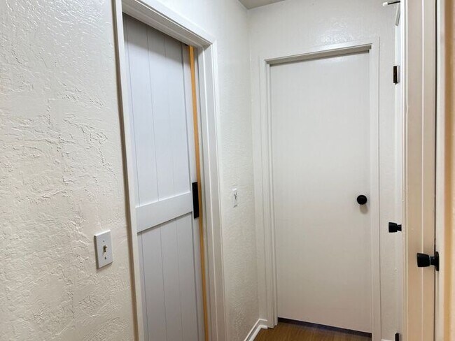 Building Photo - Charming Condo Near Monterey Coast