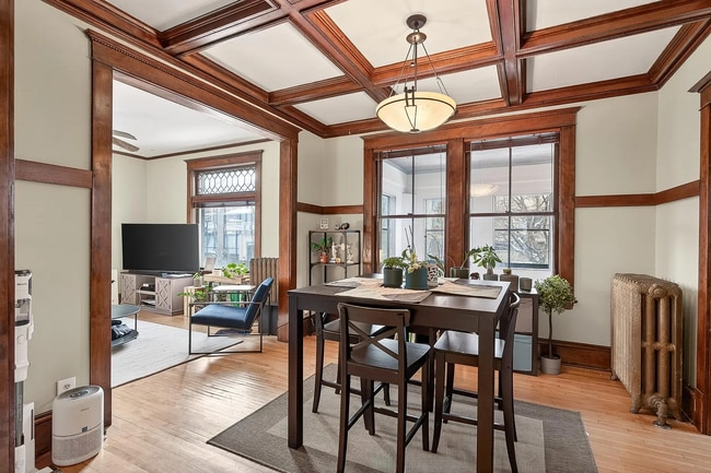 Building Photo - 2827 Pleasant Ave