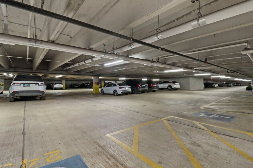 Building Photo - 256 N Addison Ave