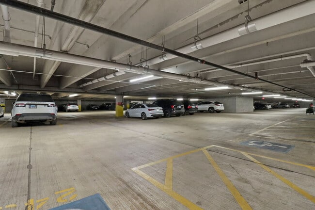 Building Photo - 256 N Addison Ave