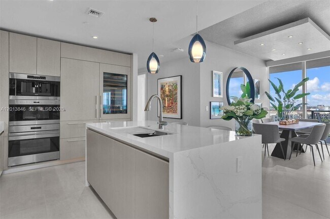 Building Photo - 2200 N Ocean Blvd