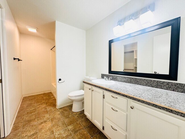 Building Photo - Desirable South East Boise Home for Rent -...
