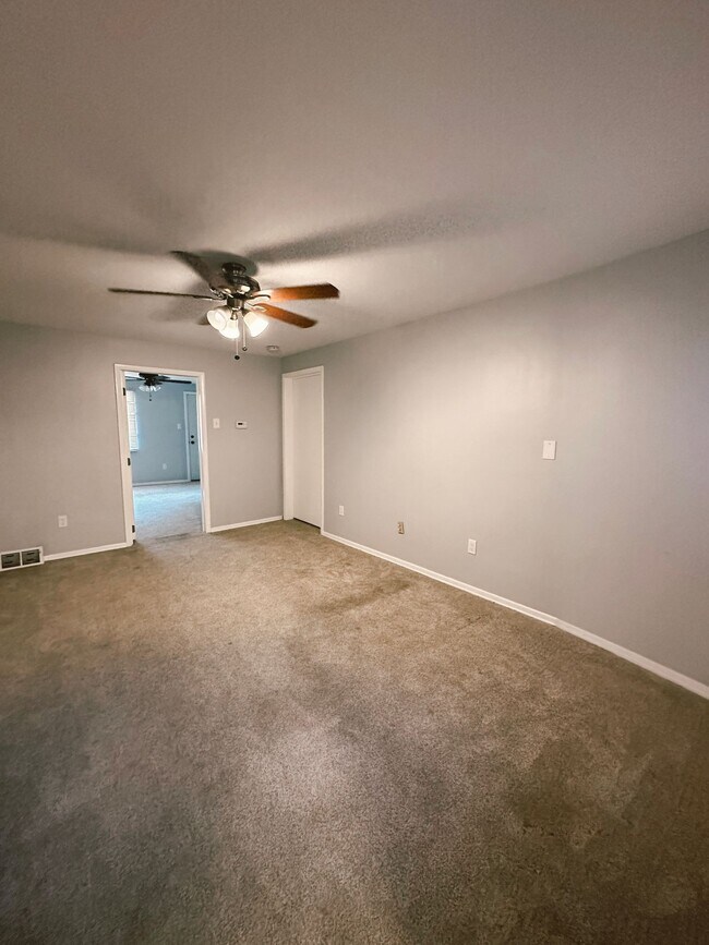 Building Photo - NEWLY RENOVATED 2 BEDROOM WITH GARAGE IN THE HEART OF SOUTHSIDE!