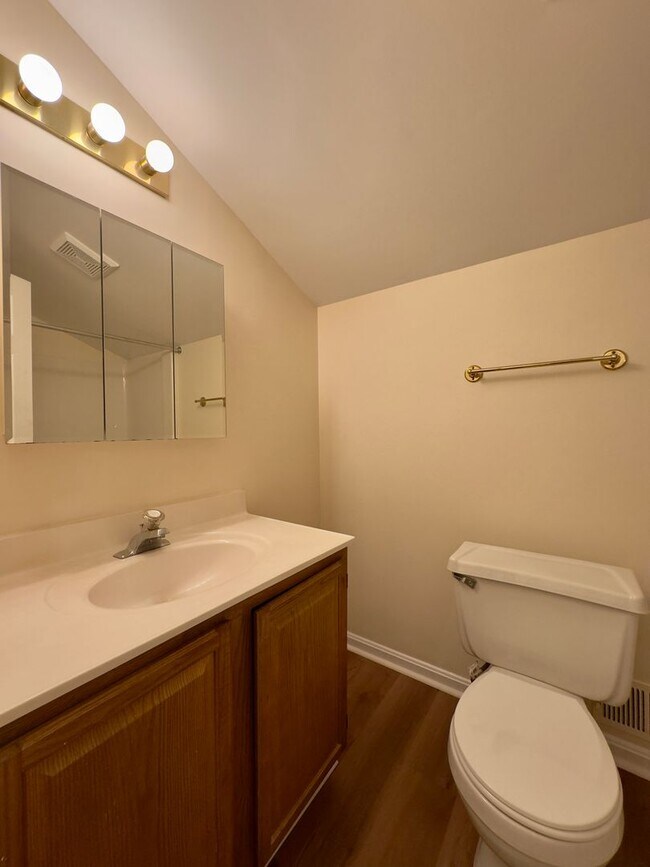 Building Photo - Charming 4 Bedroom/3.5 Bathroom Townhome in Cedarwood Estates, Pikesville, MD!