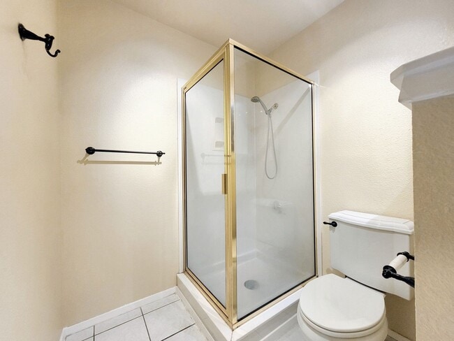 Building Photo - Modern and Cozy 2/BR 2/BA Home in Gated Co...