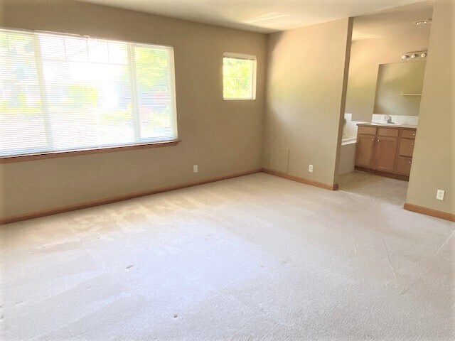 Building Photo - 1407 NE 166th Ct