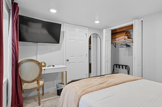 Building Photo - 1119 Prosser Ave