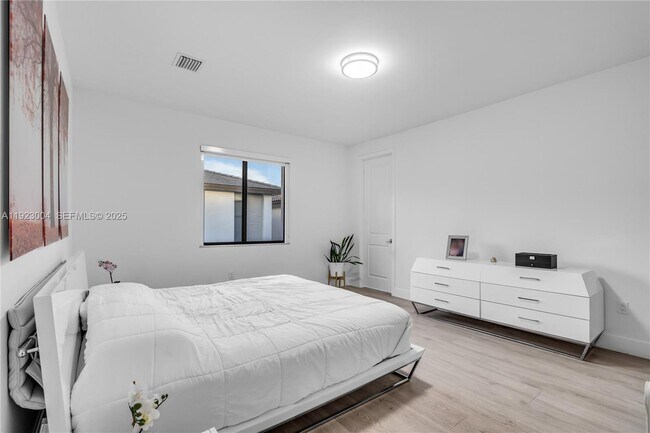 Building Photo - 4363 NW 81st Ave