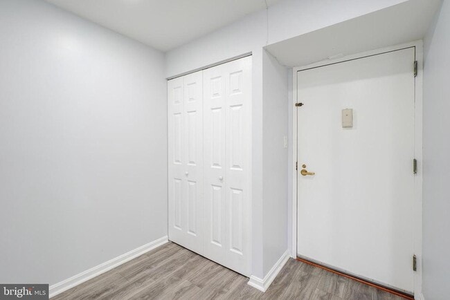 Building Photo - 3800 Powell Ln