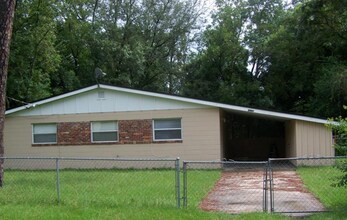 Building Photo - Cozy, Cute Tiny House, March, 2026 Move-in...