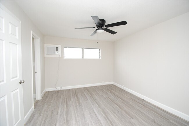 Building Photo - 2515 Yoakum Blvd