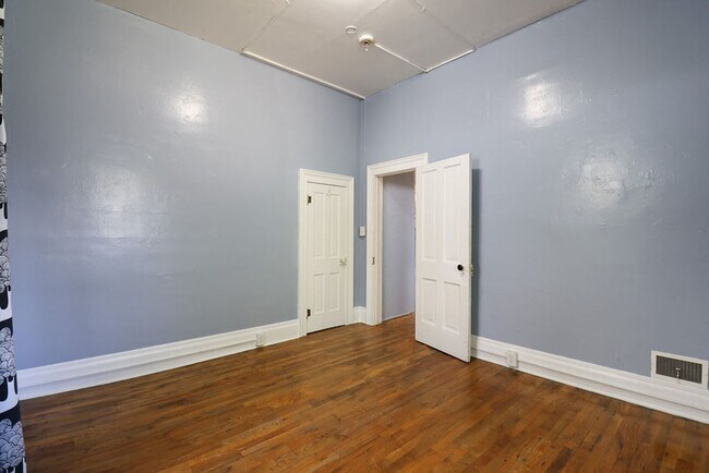 Building Photo - 605 Mathews St