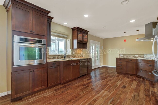 Building Photo - 6160 Bestview Way