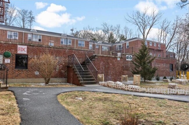 Building Photo - 205 W Post Rd