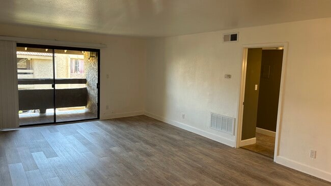 Building Photo - 3825 E Camelback Rd