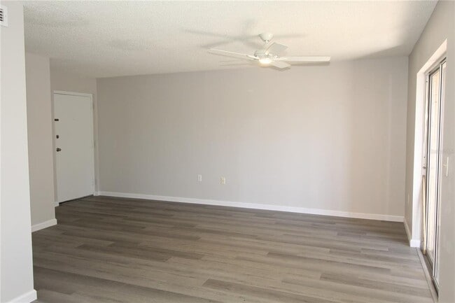 Building Photo - 2628 Hidden Lake Dr N