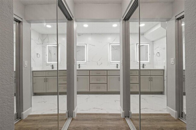 Building Photo - 487 Pinellas Bayway S