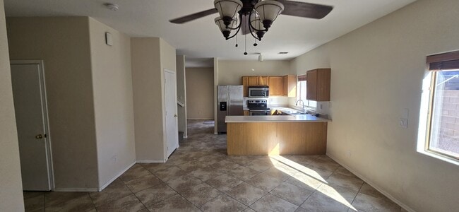 Building Photo - 10433 E Butte St