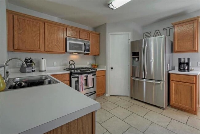 Building Photo - 516 Celery Loop