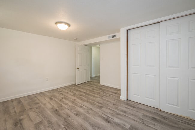 Building Photo - 1002 Hot Springs Ave