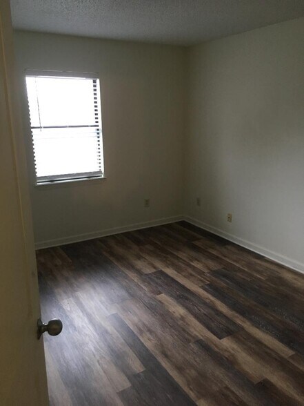 Hall bedroom #2 - 101 Harding Rd