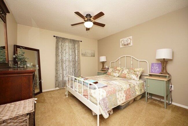 Building Photo - Lovely Cul-De-Sac Home in South Crestview