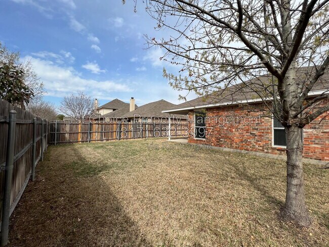 Building Photo - 405 Willow Vista Dr