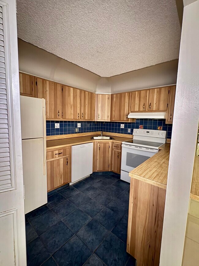 Building Photo - 3626 La Mar Ct