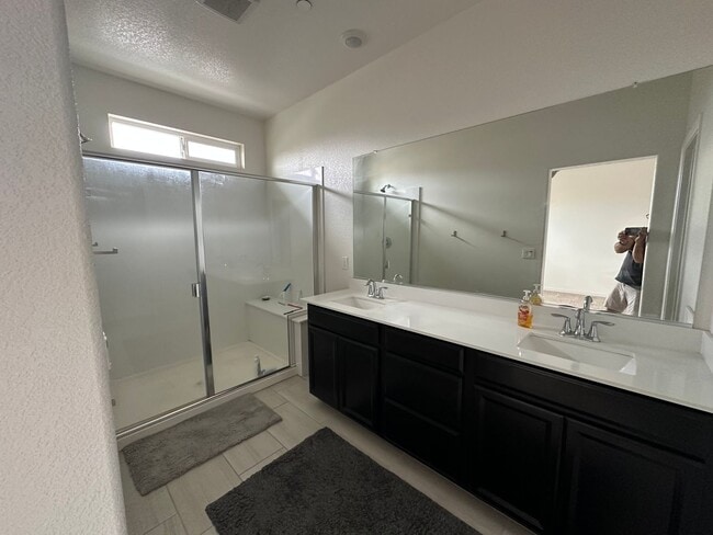 Building Photo - Beautiful two story in Natomas!