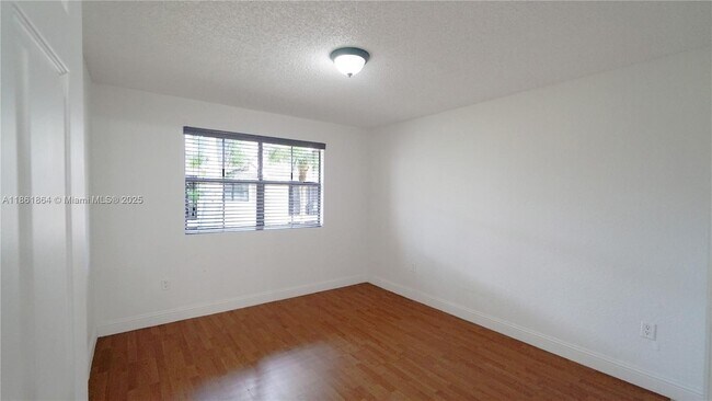 Building Photo - 15570 SW 105th Ln