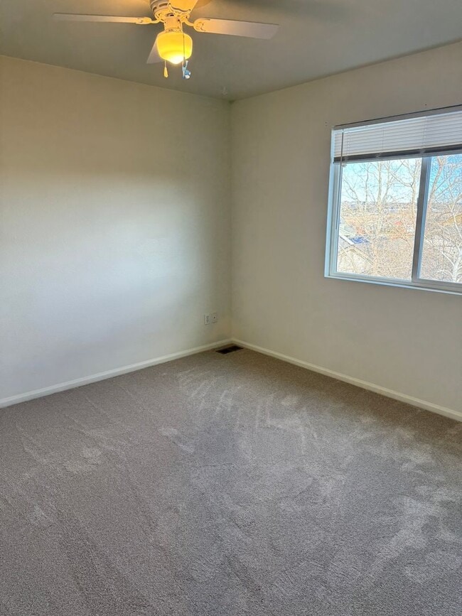 Building Photo - 1613 Summerset Dr