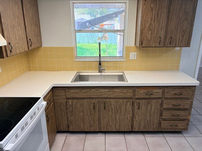 Building Photo - 7552 Cumber Dr
