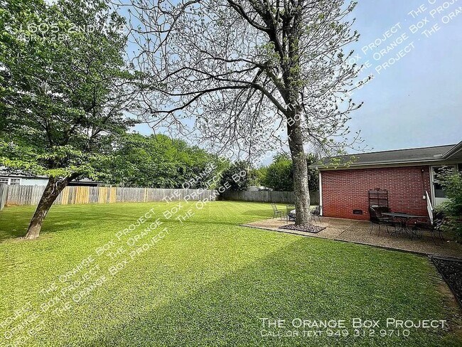 Primary Photo - 1605 2nd Ave
